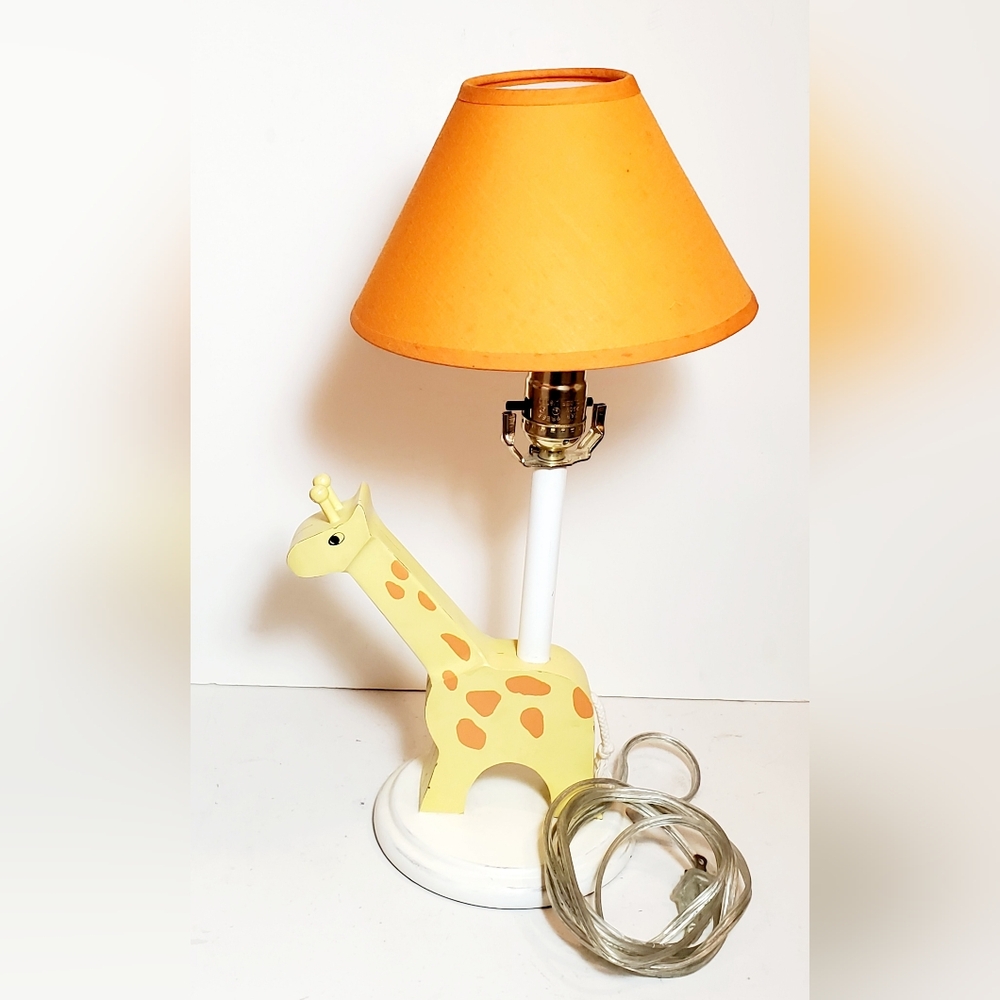 Adorable Wooden Giraffe Nursery Table Lamp with Shade (2002)